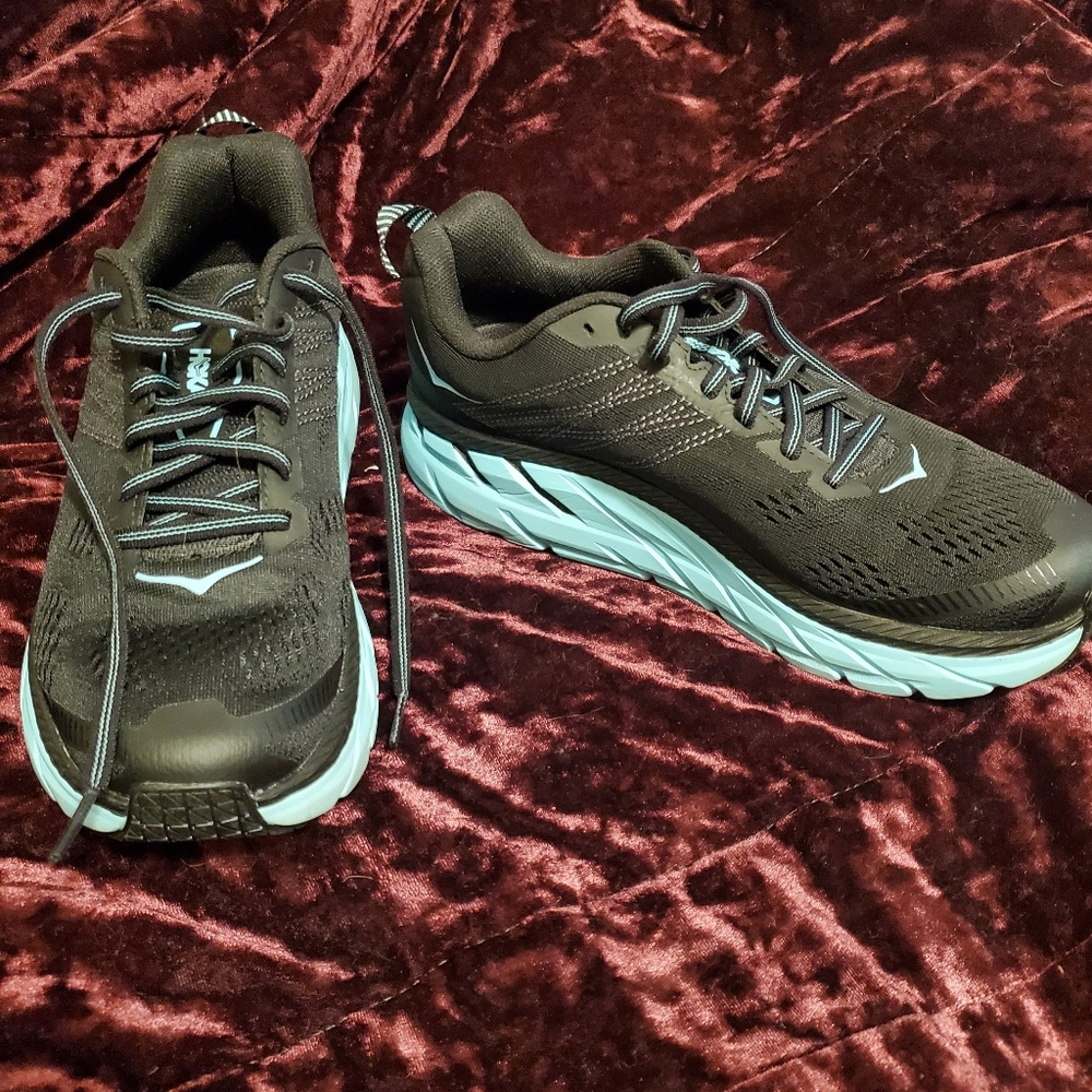 Nearly new HOKA